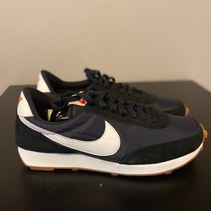 BRAND NEW - Nike Women’s Daybreak Sneakers Black/Summit White - Size 9